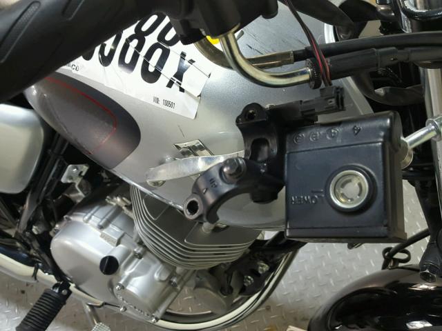 JS1NJ4CA8F2100501 - 2015 SUZUKI TU250 X SILVER photo 16