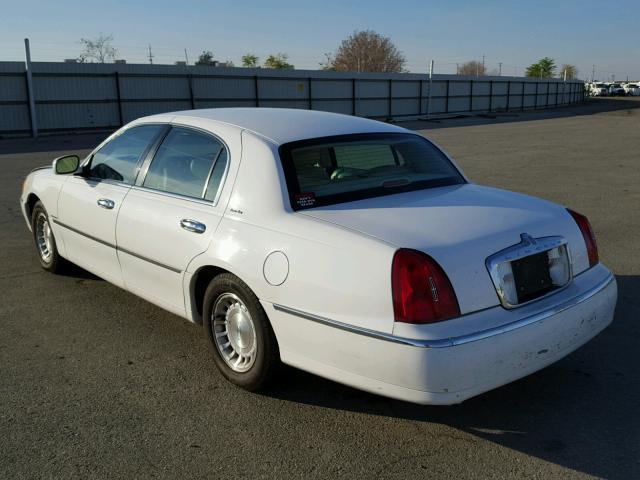 1LNFM81W5WY662193 - 1998 LINCOLN TOWN CAR E WHITE photo 3