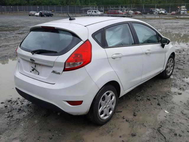 3FADP4EJ3DM108918 - 2013 FORD FIESTA SE WHITE photo 4