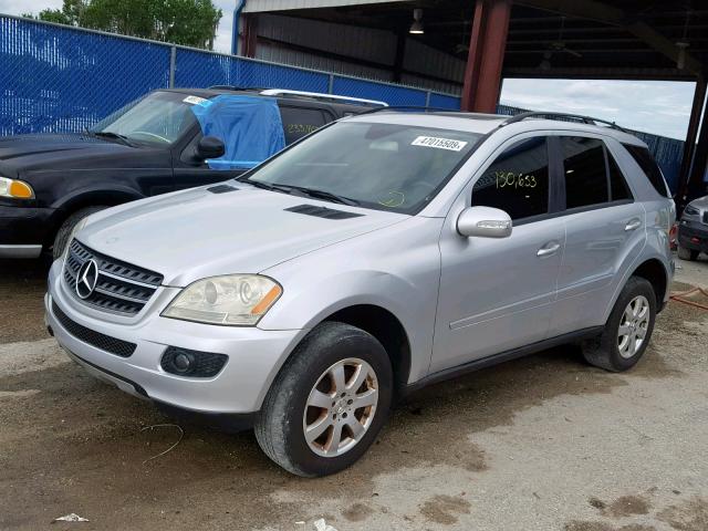 4JGBB86E76A131395 - 2006 MERCEDES-BENZ ML 350 SILVER photo 2