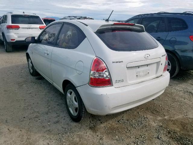 KMHCM36C58U061378 - 2008 HYUNDAI ACCENT GS WHITE photo 3