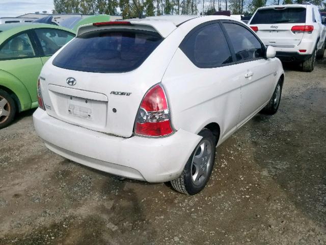 KMHCM36C58U061378 - 2008 HYUNDAI ACCENT GS WHITE photo 4