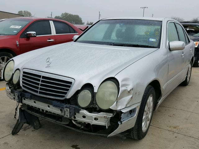 WDBJF65G5YA960222 - 2000 MERCEDES-BENZ E 320 SILVER photo 2