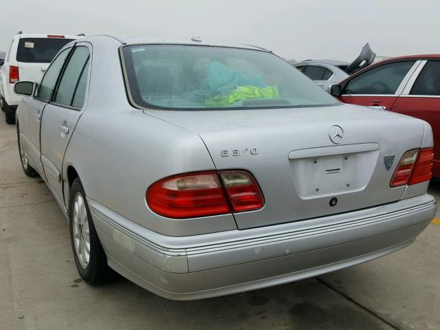 WDBJF65G5YA960222 - 2000 MERCEDES-BENZ E 320 SILVER photo 3