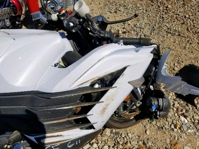 JKBZXNE14DA011056 - 2013 KAWASAKI ZX1400 E WHITE photo 5