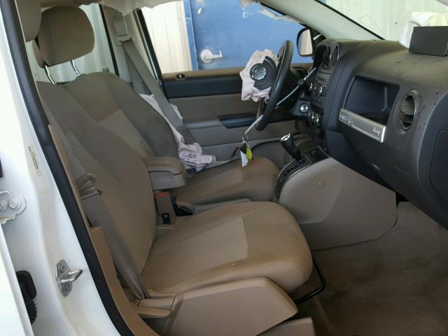 1C4NJCBA0GD675442 - 2016 JEEP COMPASS SP თეთრი ფოტო 5