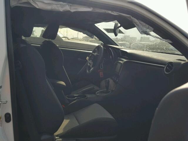 JTKJF5C72GJ018490 - 2016 TOYOTA SCION TC 白色 照片 5