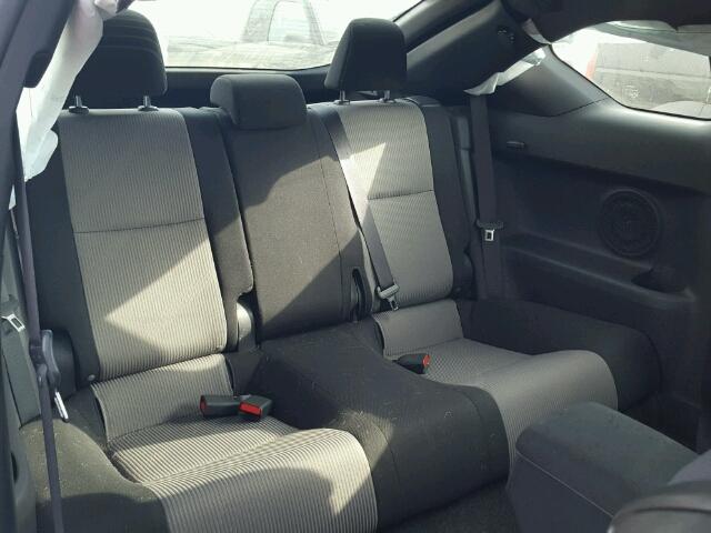 JTKJF5C72GJ018490 - 2016 TOYOTA SCION TC 白色 照片 6