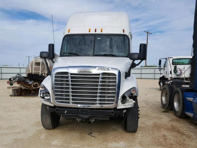 3AKJGLD54FSGK0364 - 2015 FREIGHTLINER CASCADIA 1 WHITE photo 9