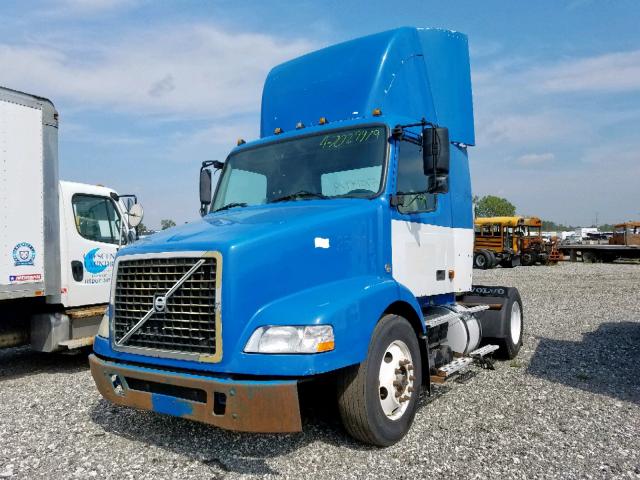 4V4M19GF27N433740 - 2007 VOLVO VN VNM BLUE photo 2