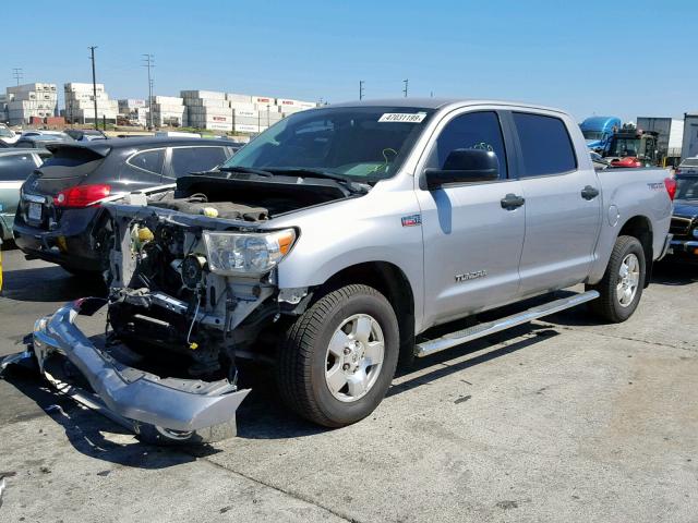 5TFDY5F17DX318136 - 2013 TOYOTA TUNDRA CRE SILVER photo 2