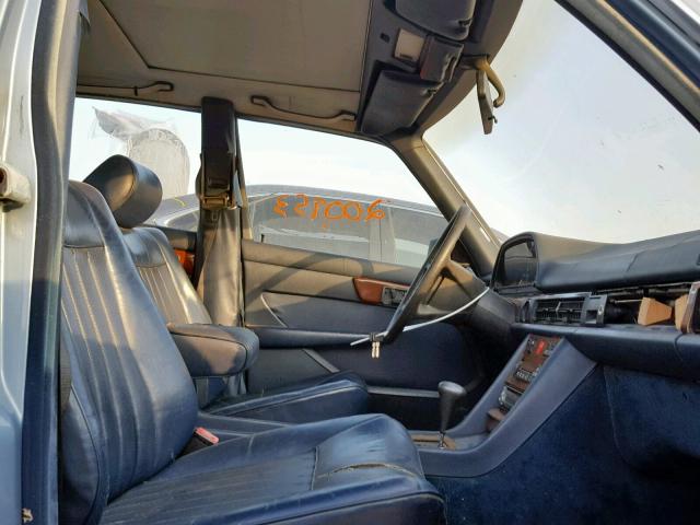 WDBCA32C4FA110652 - 1985 MERCEDES-BENZ 380 SE BLUE photo 5