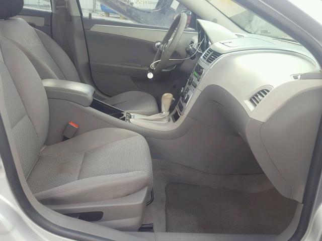 1G1ZB5E05CF266969 - 2012 CHEVROLET MALIBU LS 银色 照片 5