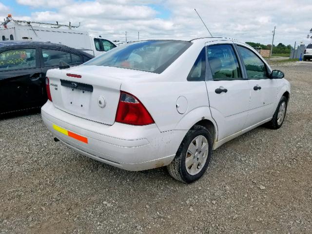 1FAHP34N57W323222 - 2007 FORD FOCUS ZX4 WHITE photo 4