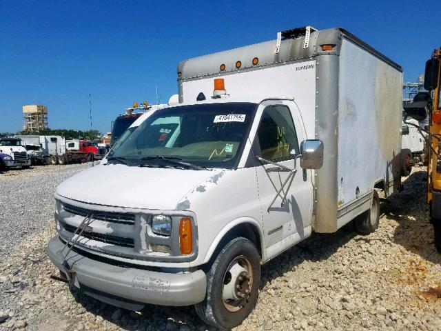 1GBJG31R211169726 - 2001 CHEVROLET EXPRESS CU WHITE photo 2