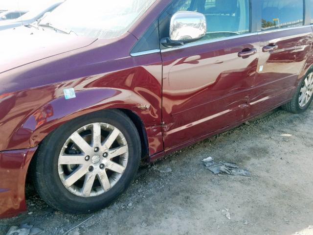 2A8HR54PX8R842531 - 2008 CHRYSLER TOWN & COU RED photo 9