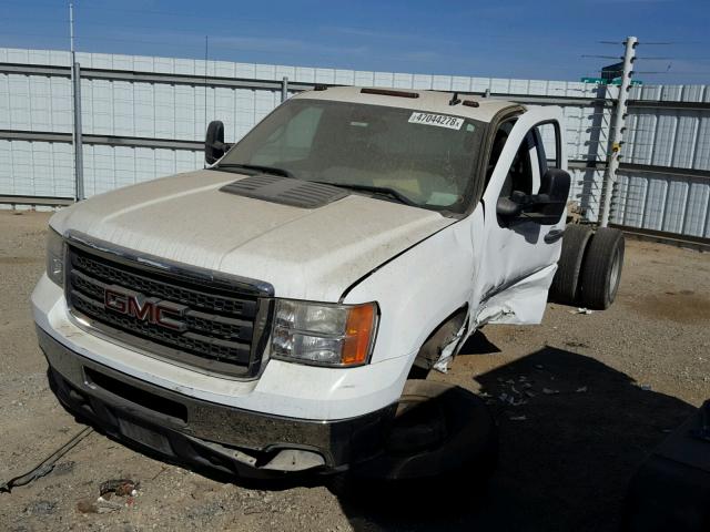 1GD312CL0BF101613 - 2011 GMC SIERRA C35 WHITE photo 2