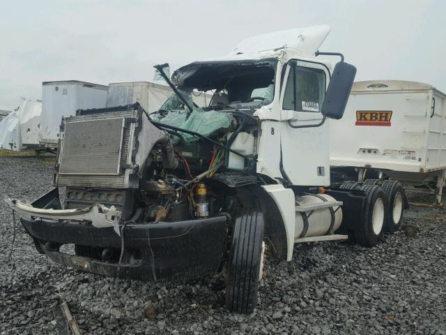 1FUJA6CK07LY24048 - 2007 FREIGHTLINER CONVENTION WHITE photo 2