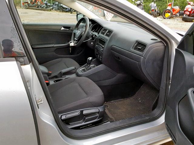 3VW2K7AJ8FM217396 - 2015 VOLKSWAGEN JETTA BASE SILVER photo 5