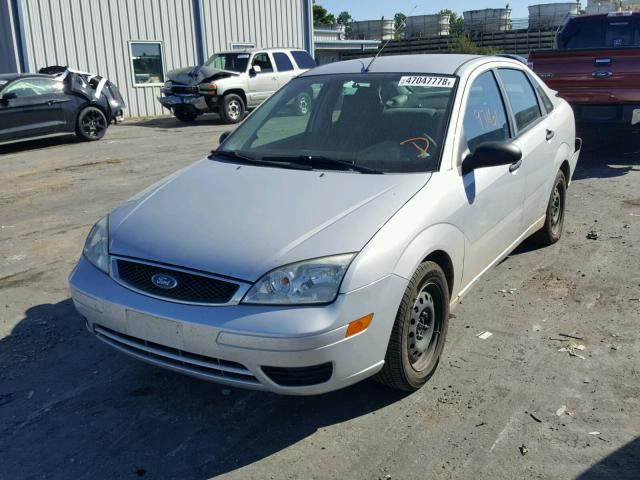 1FAFP34N17W339358 - 2007 FORD FOCUS ZX4 SILVER photo 2