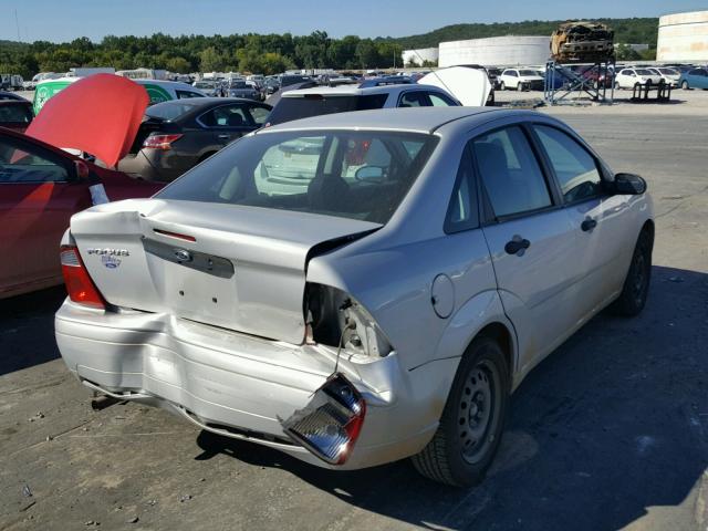 1FAFP34N17W339358 - 2007 FORD FOCUS ZX4 SILVER photo 4