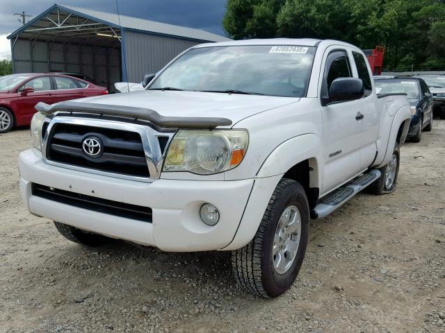 5TETU62N07Z434667 - 2007 TOYOTA TACOMA PRE WHITE photo 2