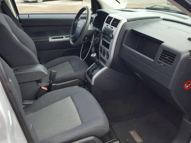 1J8FF47W48D598147 - 2008 JEEP COMPASS SP ვერცხლისფერი ფოტო 5