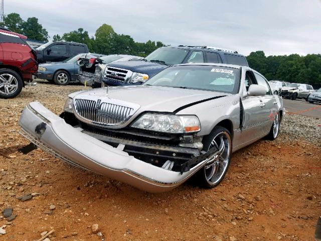 1LNHM82V67Y621989 - 2007 LINCOLN TOWN CAR S SILVER photo 2