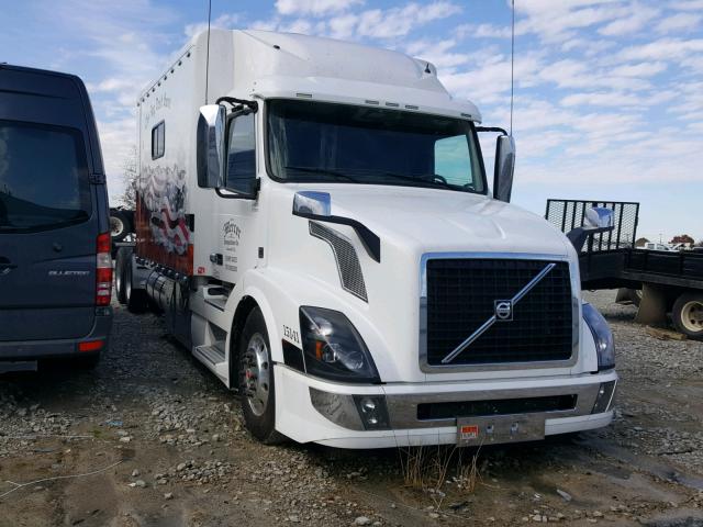 4V4NC9EJ1GN932678 - 2016 VOLVO VN VNL WHITE photo 1