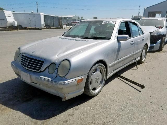 WDBJF74J32B453565 - 2002 MERCEDES-BENZ E 55 AMG SILVER photo 2