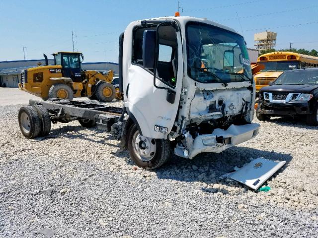 54DCDW1BXJS810063 - 2018 CHEVROLET 4500  WHITE photo 1