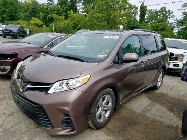 5TDKZ3DC8JS901233 - 2018 TOYOTA SIENNA LE BROWN photo 2