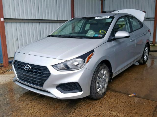 3KPC24A36JE029213 - 2018 HYUNDAI ACCENT SE SILVER photo 2