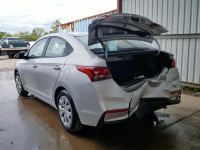 3KPC24A36JE029213 - 2018 HYUNDAI ACCENT SE SILVER photo 3