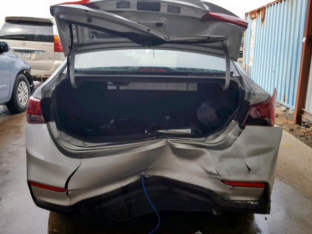 3KPC24A36JE029213 - 2018 HYUNDAI ACCENT SE SILVER photo 9