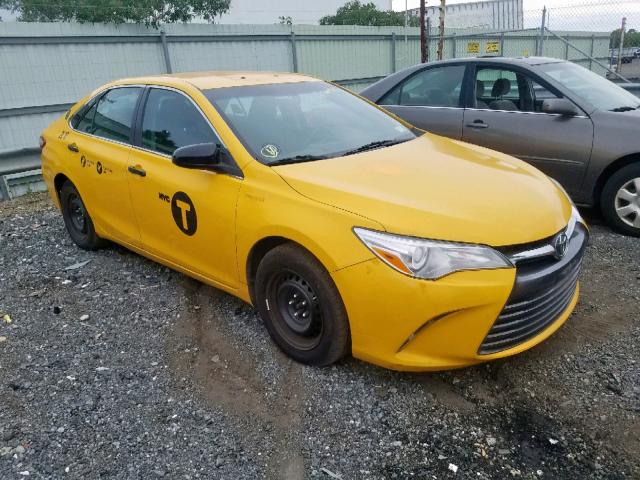 4T1BD1FK3FU174282 - 2015 TOYOTA CAMRY HYBR YELLOW photo 1