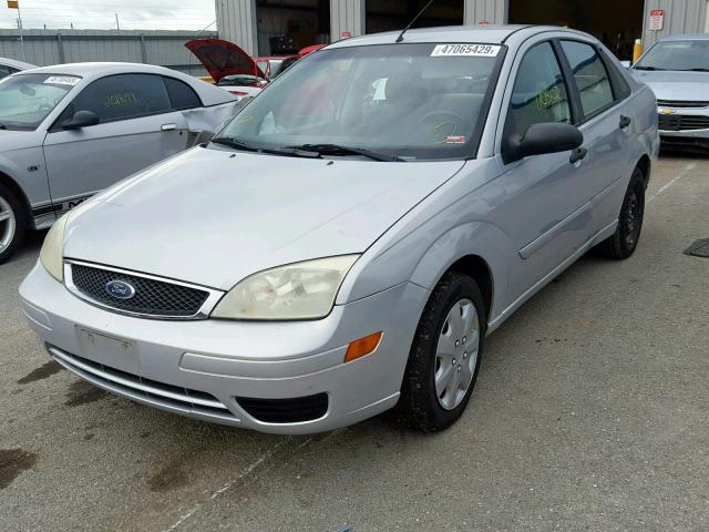 1FAFP34N17W103017 - 2007 FORD FOCUS ZX4 SILVER photo 2