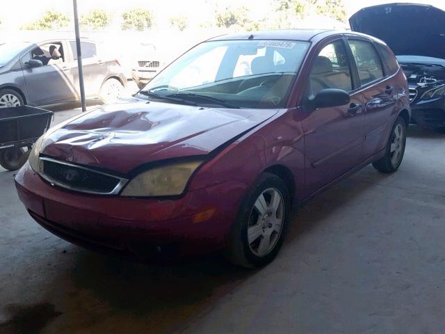 3FAFP37N25R157776 - 2005 FORD FOCUS ZX5 RED photo 2