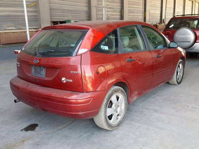 3FAFP37N25R157776 - 2005 FORD FOCUS ZX5 RED photo 4