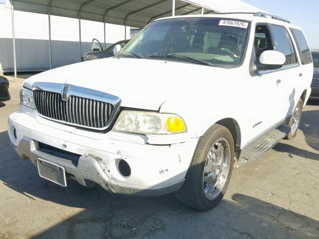 5LMEU27RX1LJ18186 - 2001 LINCOLN NAVIGATOR თეთრი ფოტო 2