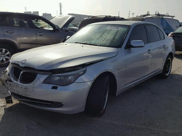 WBANV13558CZ54030 - 2008 BMW 528 XI SILVER photo 2