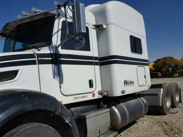 1XPHD49X48D757081 - 2008 PETERBILT 386 WHITE photo 2