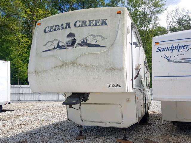 4X4FCRM264P189813 - 2004 CEDA 5TH WHEEL WHITE photo 2