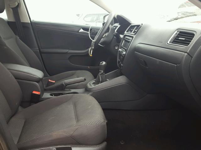 3VW1K7AJ4DM308044 - 2013 VOLKSWAGEN JETTA BASE Մոխրագույն լուսանկար 5