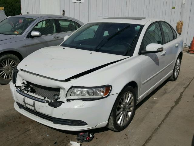 YV1390MS4A2499979 - 2010 VOLVO S40 2.4I WHITE photo 2