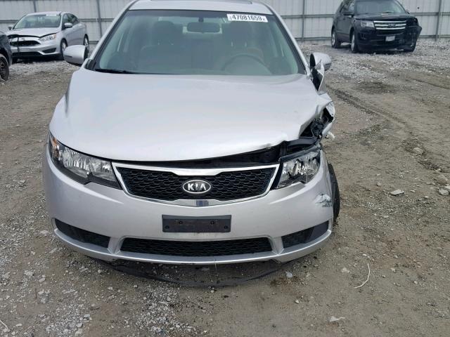 KNAFU4A26B5417146 - 2011 KIA FORTE EX SILVER photo 9