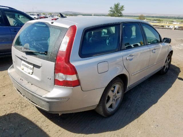 YV1MJ682752074304 - 2005 VOLVO V50 T5 SILVER photo 4