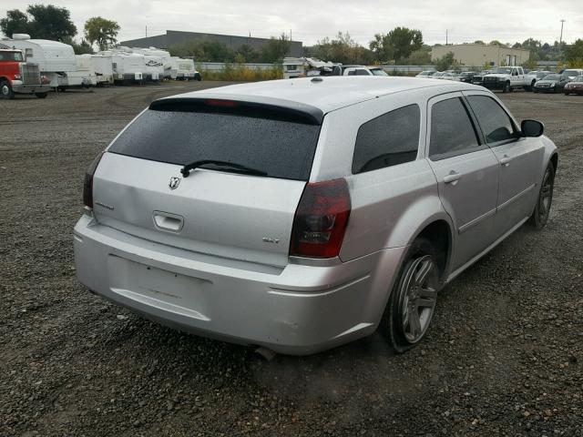 2D4FV47V96H121072 - 2006 DODGE MAGNUM SXT SILVER photo 4