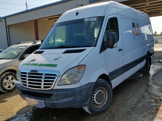 WDYPE845875220556 - 2007 FREIGHTLINER SPRINTER 2 WHITE photo 2