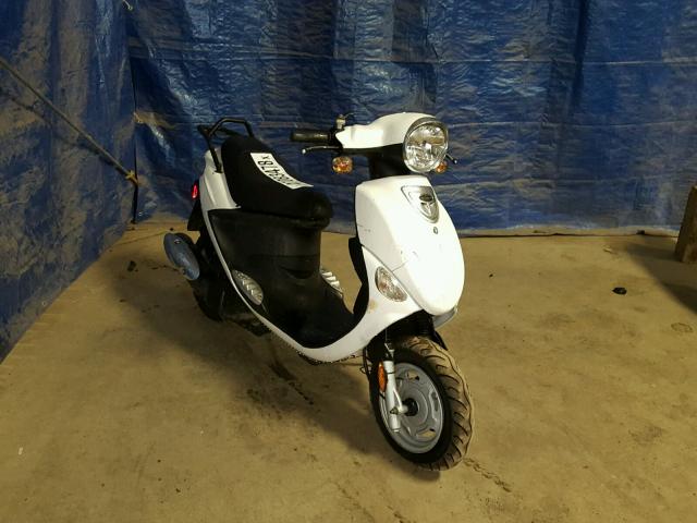 RFVPAC205D1014119 - 2013 GENUINE SCOOTER CO. BUDDY 125 WHITE photo 1